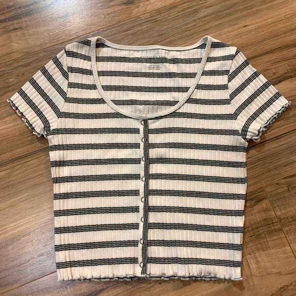 American Eagle Ivory Black Top size Small Back to School - Picture 1 of 3
